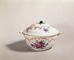 Polévková mísa, vyrobená v Tournai, 1775-80 (porcelán)
