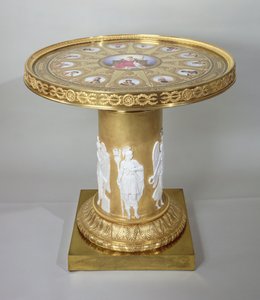 Slavkovský stůl vykládaný sevreskými deskami připomínajícími vítězství Napoleona u Slavkova, 1808-10 (zlato a porcelán) (viz také 150427) od French School