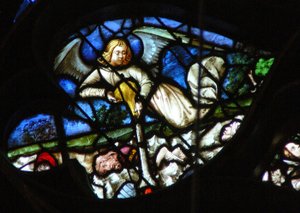 Západní rozetové okno zobrazující scénu z Knihy Zjevení: třetí nádoba je vylita na řeky a potoky 16:4-6). od French School