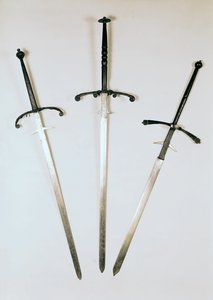Tři obouruční meče, 1570 (kov) od French School