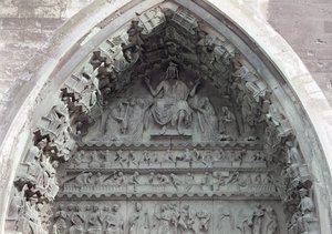 Tympanon z levého portálu severní transeptu zobrazující Poslední soud, 1225-40 od French School