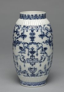 Váza, továrna na porcelán Saint Cloud, cca 1695-1700 od French School