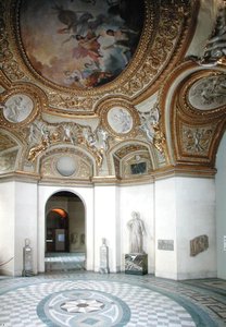 Pohled na Mars Rotunda se štukovými figurami od Michela Anguiera (1612-86) od French School