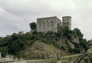 Pohled na Tour de Talbot a pevnost hradu (viz také 87682) od French School