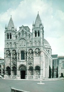 Pohled na západní průčelí, postaveno 1125-35 od French School