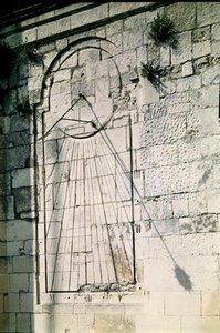 Pohled na sluneční hodiny na fasádě Hotel de Ville, c.1544 od French School
