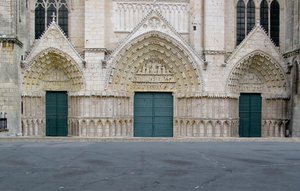 Pohled na západní fasádu od French School