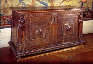 Walnut Sideboard, Lyonnais School (dřevo)