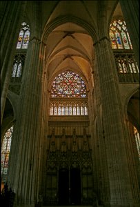Okno zobrazující jižní transept od French School