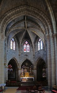 Okno znázorňující pohled na východ s okny w1 a w2 týkajícími se Bratrstva Eucharistie za oltářem (pohled) od French School