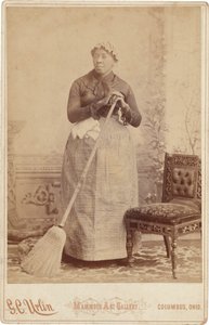 Portrét ženy s koštětem,c. 1885 (foto) od G.C. Urlin