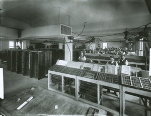 New York Evening Post Type-Setting Room (želatinová stříbrná fotografie) od G.P. Hall und Sohn
