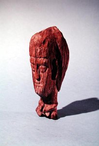 Hlava galského božstva (dřevo)