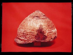 Helma, z Amfreville, Eure, cca 275-225 př.nl (bronz, železo, zlato a smalt) (viz také 128301) od Gaulish
