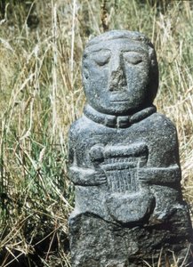 Galské naleziště: Soška s lyrou objevená v roce 1988 v Saint Symphorien v Paule na Cote d