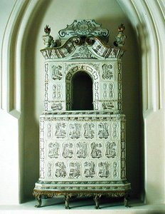 Kamna, cca 1760 (dlaždice glazované olovem a zlatem) od Gdansk School