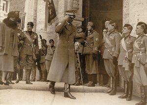 Album MVSN- Schwarzhemden: Die Prinzen von Piemont besuchen das Mutterhaus der Kriegsversehrten in Rom, 02.1938 von Genovesi Genovesi