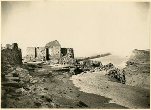 Ruiny chrámu, s Nilem v pozadí, Qasr Ibrim, Egypt, fotografie Georg Steindorff, cca 1930 od Georg Steindorff