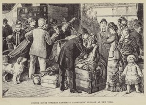 Celní úředníci zkoumající zavazadla cestujících v New Yorku od George Augustus Sala