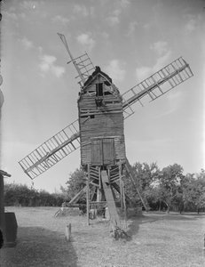 Bozeat Windmill, Bozeat, Wellingborough, Northamptonshire, 1947.