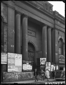 Corn Exchange, Angel Street, Worcester, Worcestershire, 1942. od George Bernard Mason
