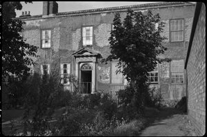 Clarence Hotel, Lead Yard, Darlington, 1942. od George Bernard Wood