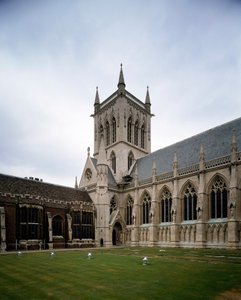 Gotické umění: pohled na Saint John College založenou v roce 1511 hraběnkou z Richmondu. Kaple byla postavena v roce 1864 podle projektu sira George Gilberta Scoota. University of Cambridge, Anglie