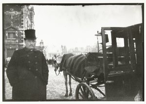 Koně s kočárem na náměstí Leidseplein v Amsterdamu od George Hendrik Breitner