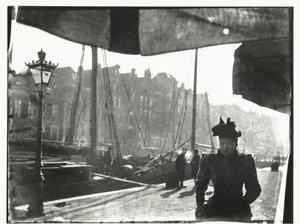 Portrét ženy procházející se po Prinsengrachtu v Amsterdamu od George Hendrik Breitner