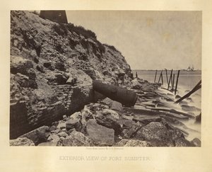 Pohled na pevnost Fort Sumpter zvenčí od George N. Barnard