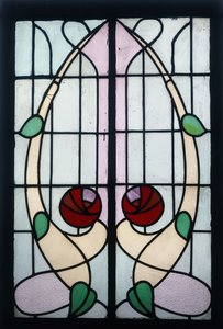 Vitrážový panel zobrazující stylizované růže (olovnaté vitráže, dřevěný rám)
