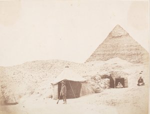 Fotograf před svým stanem na místě pyramidy Khafre Chephrena, 1851.