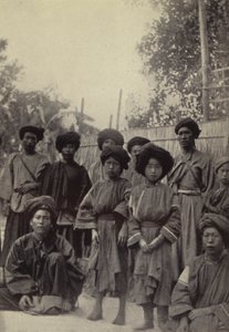 Barma: Skupina Lihsaw mužů a žen (č/b foto) od Georges Bertin Scott