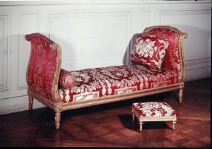 Pohovka patřící Ludvíku XVI. (1754-93) 1774-91 (dřevo a hedvábí)