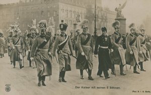 Německý císař Vilém II. se svými šesti syny. Pohlednice odeslaná v roce 1913. od German Photographer