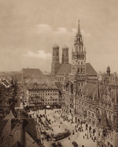 Munchen / Mnichov: Marienplatz s novou radnicí (čb foto) od German Photographer