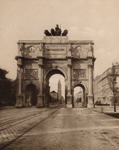 Munchen / Mnichov: Siegestor (čb fotografie) od German Photographer