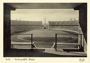 Olympijský stadion, Reichssportfeld, Berlín (čb fotografie) od German Photographer