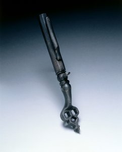 Kombinovaný klíč na blokování kol a práškový odměr, c.1625-50 (ocel) od German School