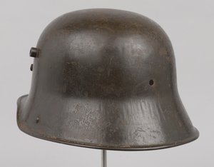 Německá ocelová přilba nebo „Stahlhelm“, kolem roku 1916 (helma) od German School