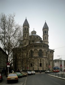 Románské umění: pohled na kostel Apotres od German School