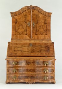Psací stůl, cca 1730 (dřevěný)