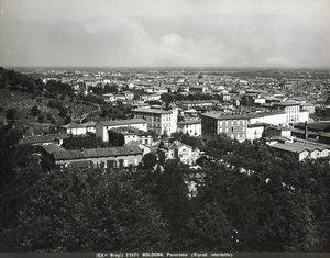 Panorama Bologna s několika továrnami a kopcem. od Giacomo Brogi