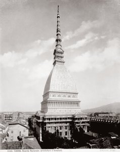Pohled na Antonellian Mole v Turíně, c.1890 od Giacomo Brogi