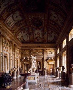 Pokoj císařů se znásilněním Proserpiny v centru, Gian Lorenzo Bernini, Galleria Borghese, Řím, Itálie od Gian Lorenzo Bernini