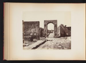 Pohled na Strada Mercurio v Pompejích, Itálie Strada Mercury. (Pompeje) (název na objektu) od Giorgio Sommer (attributed to)