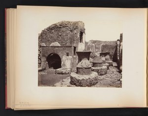 Ruiny pekárny v Pompejích Casa di Fornai Pompei (název na objektu) od Giorgio Sommer (attributed to)