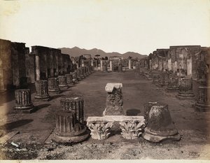Celkový pohled na baziliku, východní strana, Pompeje od Giorgio Sommer