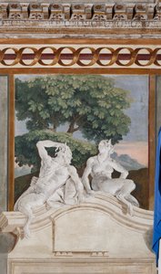Ubytování pro hosty, Pokoj venkovských scén: monochromatická freska představující satyra a maenadu od Giovanni Battista Tiepolo