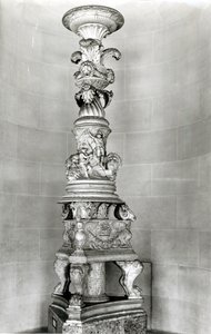 Svícen navržený Piranesi na základě římských starožitných kusů pro jeho vlastní hrobku (mramor)